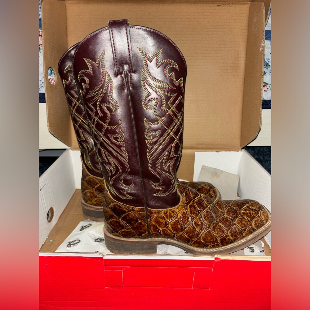 Nocona Cowboy Boots Men’s Size 11. Like new condition!